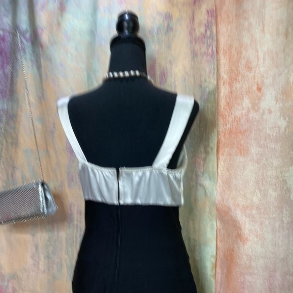 📌Trixxi Form Fitted Cocktail - Party - Homecoming Dress w/ Rich Beaded Neckline - Picture 6 of 13